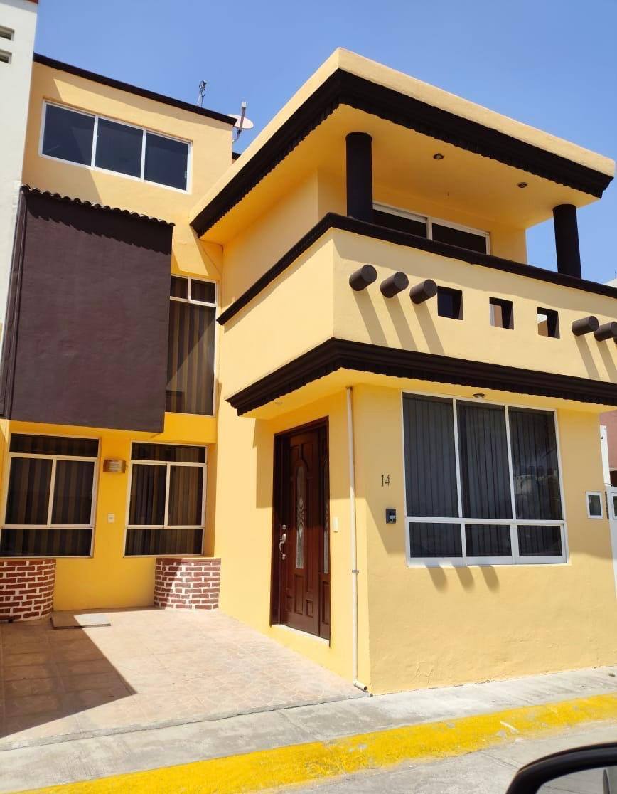 Casa espaciosa con patio y excelente ubicación en Cuautlancingo