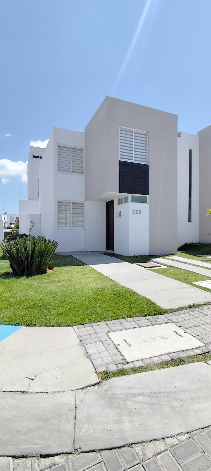 Moderna casa con jardín en Lomas de Angelópolis III