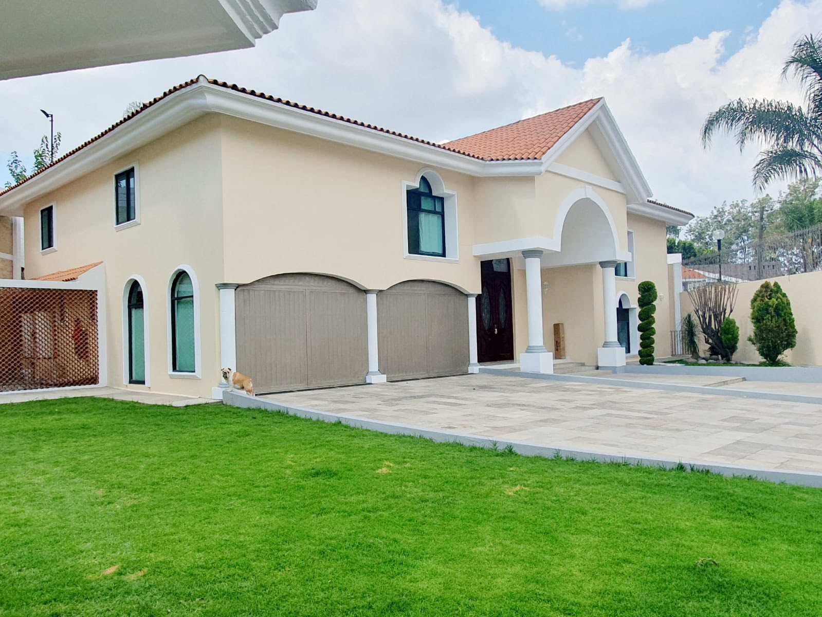 Amplia casa con alberca y jardín en Puebla